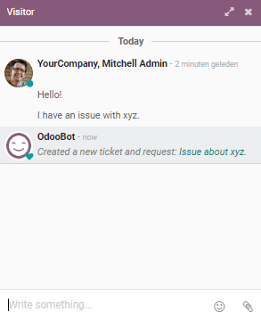 Vista de la ventana de chat con un ticket de soporte al cliente creado en la aplicación Chat en vivo de Odoo.