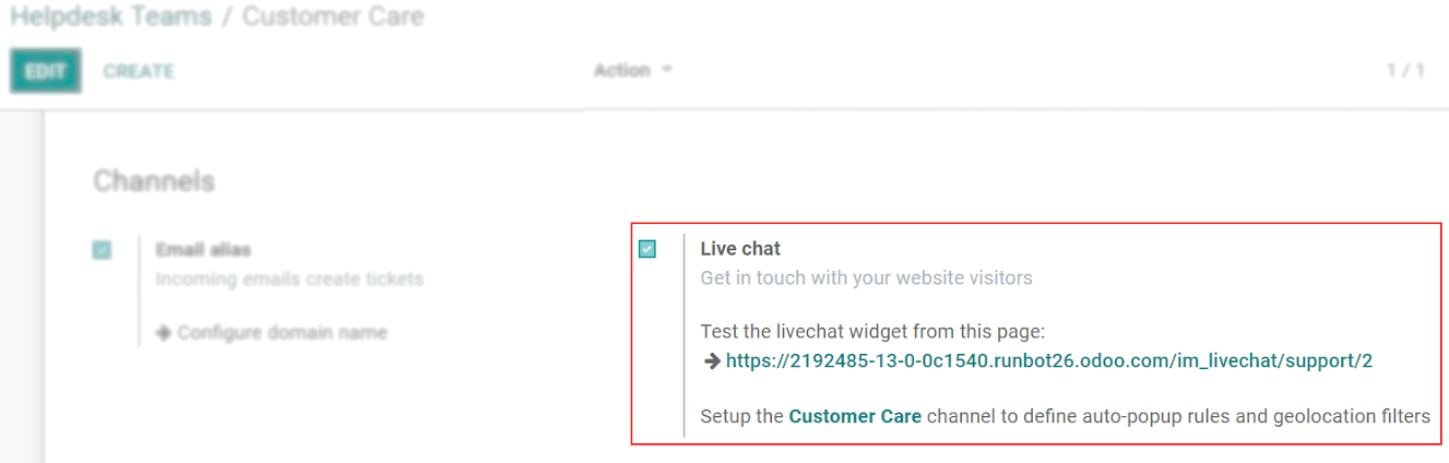 Vista de la página de ajustes de un equipo de soporte al cliente, destaca la función de chat en vivo y sus enlaces en la aplicación Soporte al cliente de Odoo.